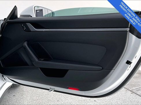Used 2025 Porsche 911 Carrera RWD image 25