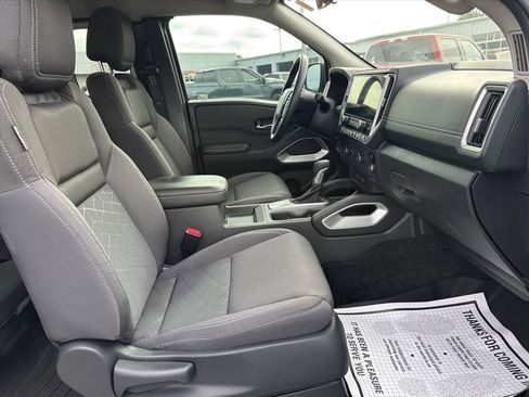 Used 2025 Nissan Frontier SV image 14