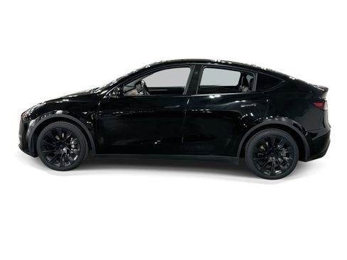 Certified 2023 Tesla Model Y Long Range AWD/4WD image 3