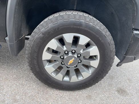 Used 2024 Chevrolet Silverado 2500 Custom w/ Custom Value Package image 11