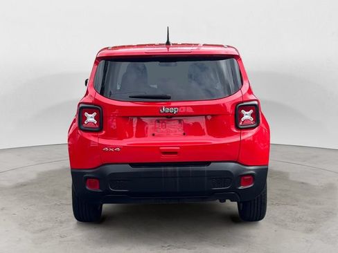 Used 2023 Jeep Renegade Latitude AWD/4WD image 4