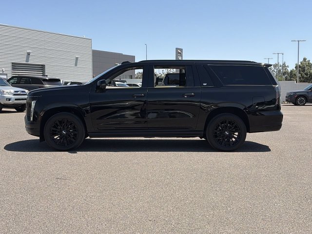 Used 2025 Cadillac Escalade ESV Sport Platinum AWD/4WD image 9