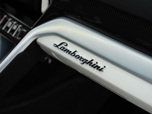 Used 2024 Lamborghini Urus S AWD/4WD image 34