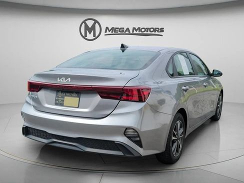 Used 2024 Kia Forte LXS FWD image 7