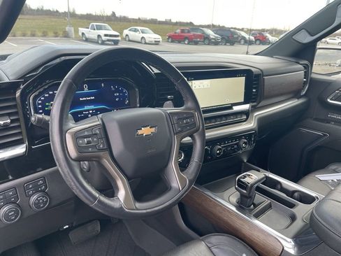 Used 2022 Chevrolet Silverado 1500 High Country w/ High Country Premium Package image 17