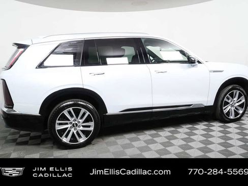Certified 2026 Cadillac Vistiq Luxury AWD/4WD image 2