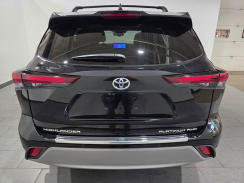 Used 2025 Toyota Highlander Platinum AWD/4WD image 4