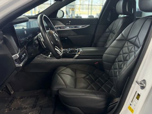 Used 2024 BMW 740i image 15