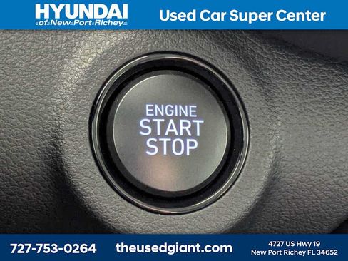Certified 2025 Hyundai Venue Limited FWD image 31