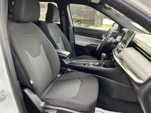 Used 2023 Jeep Compass Sport image 11