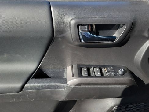 Used 2023 Toyota Tacoma TRD Off-Road image 17