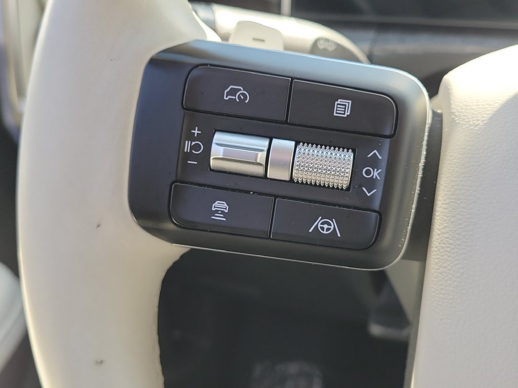 Used 2025 Hyundai Santa Fe Limited AWD/4WD image 9