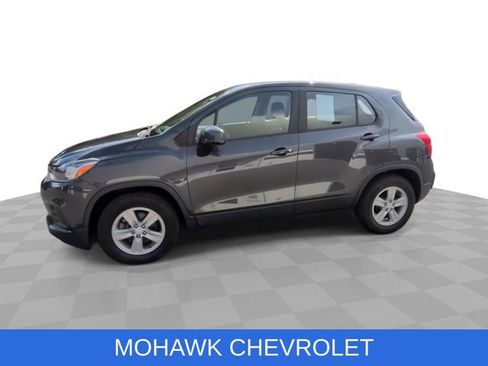 Used 2019 Chevrolet Trax LS FWD image 4