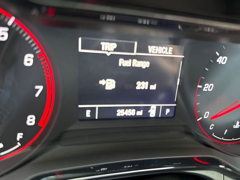 Used 2024 Chevrolet Trax RS w/ Sunroof Package FWD image 24