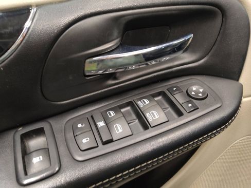 Used 2019 Dodge Grand Caravan SXT image 27