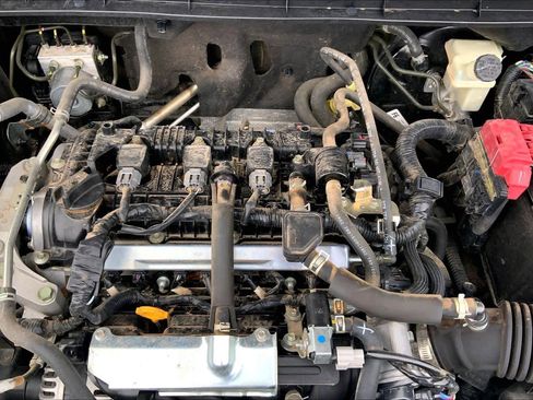 Used 2022 Nissan Kicks SR w/ Premium Package FWD image 32