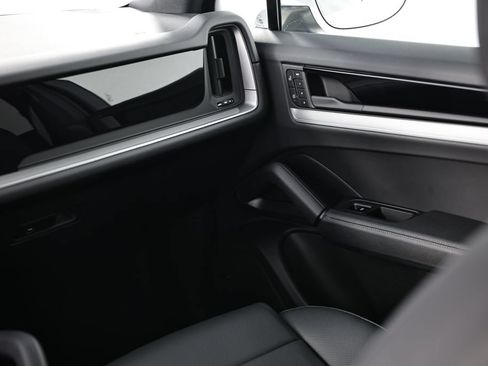 Certified 2025 Porsche Cayenne S AWD/4WD image 31