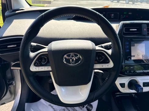 Used 2017 Toyota Prius Three FWD image 18