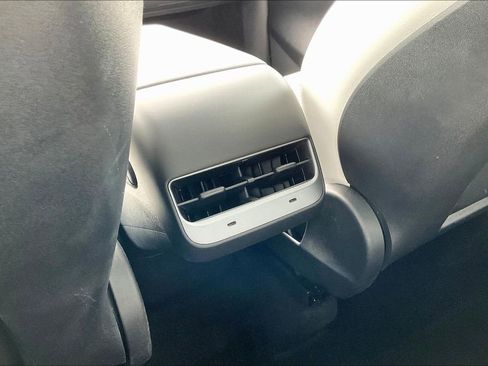 Used 2021 Tesla Model Y 2WD image 10