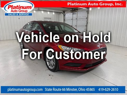 Used 2017 Ford Fusion SE w/ Fusion SE Technology Package FWD image 7