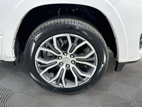 Certified 2025 RAM 1500 Tungsten AWD/4WD image 20