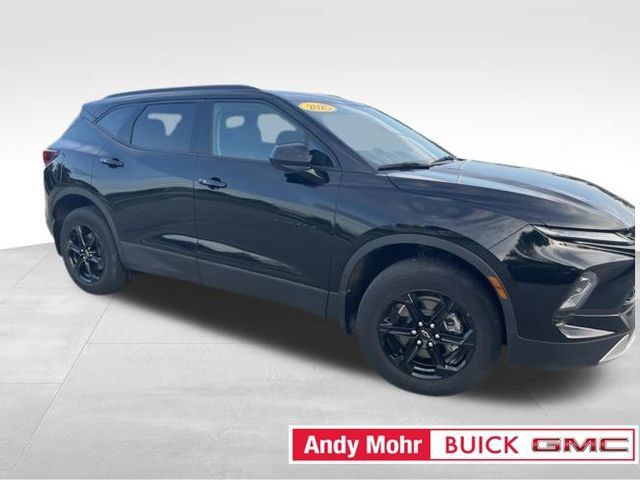 Used 2025 Chevrolet Blazer LT w/ Convenience Package FWD image 3