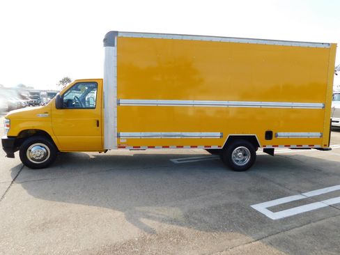 Used 2022 Ford E-350 and Econoline 350 Super Duty RWD image 4