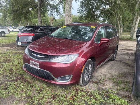 Used 2019 Chrysler Pacifica Touring-L Plus FWD image 6