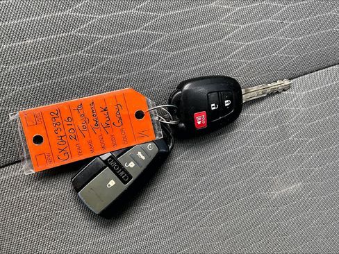 Used 2016 Toyota Tacoma SR5 image 14