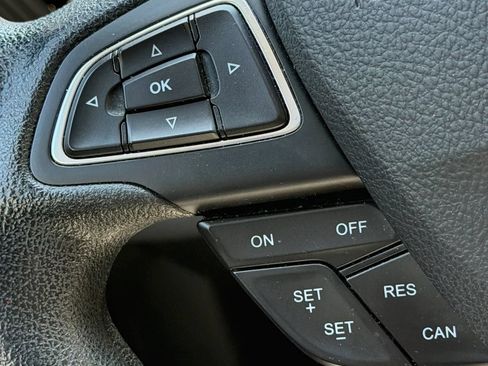 Used 2017 Ford Escape SE w/ Equipment Group 201A FWD image 18