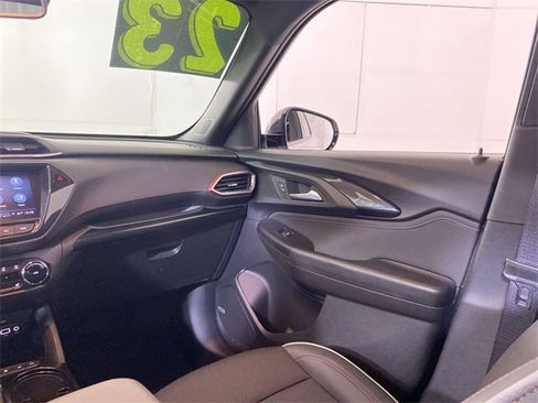 Used 2023 Chevrolet TrailBlazer RS w/ Sun and Liftgate Package image 11