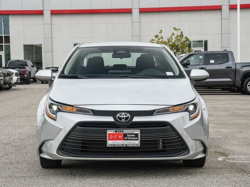 Used 2025 Toyota Corolla LE FWD image 2
