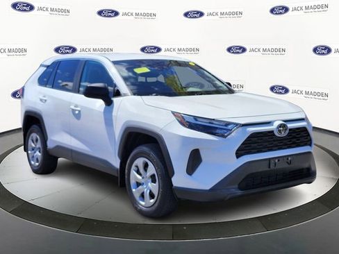 Used 2023 Toyota RAV4 LE AWD/4WD image 7