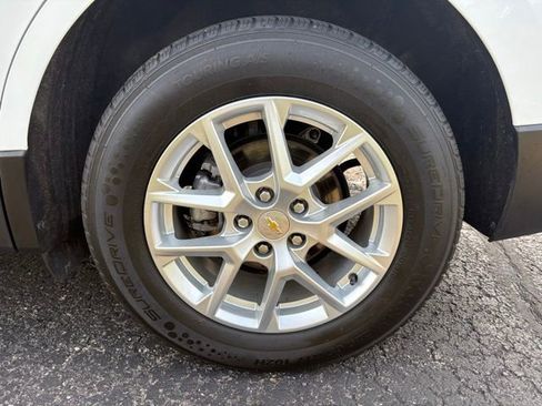 Used 2022 Chevrolet Equinox LT w/ Driver Convenience Package image 17