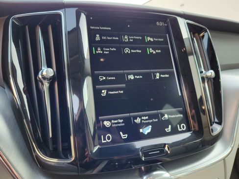 Used 2019 Volvo XC60 T5 Momentum w/ Multimedia Package image 13