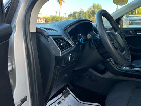 Used 2017 Ford Edge SE FWD image 13