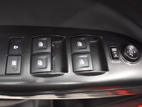 Used 2018 Chevrolet Colorado Z71 AWD/4WD image 21