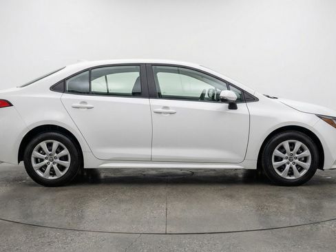 Used 2025 Toyota Corolla LE image 11