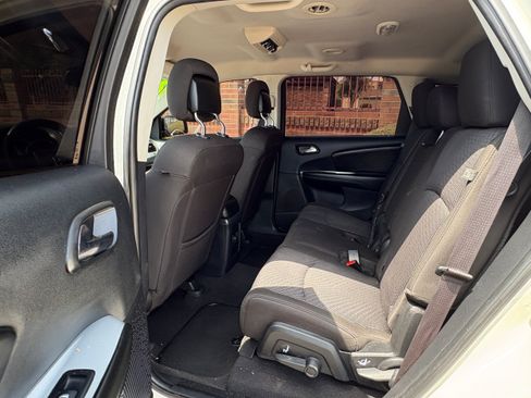Used 2019 Dodge Journey SE FWD image 7