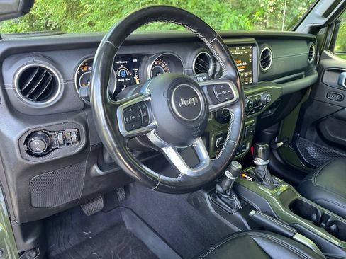 Used 2021 Jeep Gladiator Overland w/ Popular Equipment Package AWD/4WD image 2