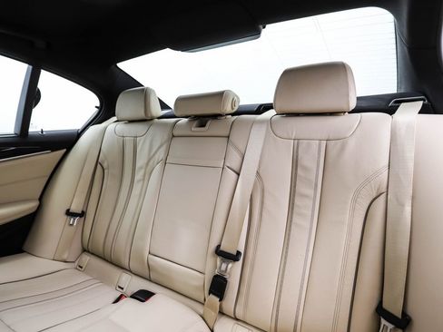 Used 2020 BMW M550i xDrive w/ Executive Package image 23