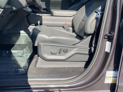 Used 2025 Ford Expedition Active AWD/4WD image 19