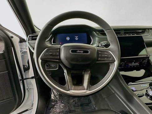 Certified 2025 Jeep Grand Cherokee Limited image 18