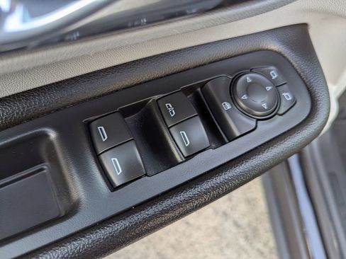 Used 2021 GMC Terrain SLT w/ Infotainment Package II image 16