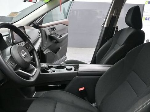 Used 2023 Nissan Rogue S AWD/4WD image 18