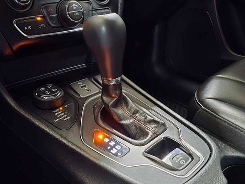 Used 2020 Jeep Cherokee Trailhawk w/ Comfort/Convenience Group image 30