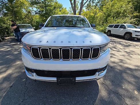Used 2024 Jeep Wagoneer Series III AWD/4WD image 12