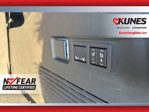 Used 2024 Chevrolet Suburban Premier image 37