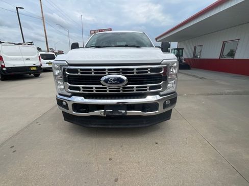 Used 2023 Ford F250 XLT AWD/4WD image 3
