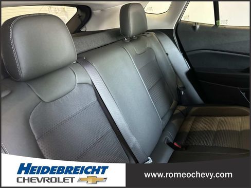 Used 2024 Chevrolet Trax LT w/ Driver Confidence Package FWD image 32